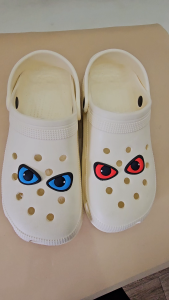 Charm gắn dép sticker cross dép sục mẫu C81 mắt nhiều màu