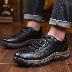 SUN รองเท้าหนังกลับPU รองเท้าผู้ชาย รองเท้าลําลอง TL202