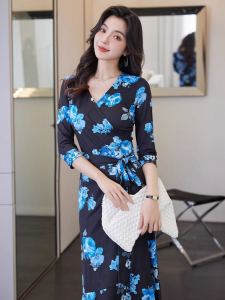 ชุดเดรสทรงเอเอวสูงลายดอกไม้สีน้ำเงิน ทรงเข้ารูป แขนยาว คอวี ชุดเดรสฤดูร้อนสำหรับผู้หญิง ชุดเดรสสีพื้นเอวสูง