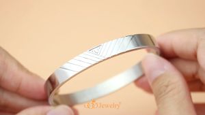 555jewelry กำไลข้อมือ สแตนเลส สตีล แท้ แฟชั่น ผู้ชาย ผู้หญิง ดีไซน์ เรียบ เท่ ประดับเพชร CZ ไม่เหมือนใคร รุ่น MNC-BG493 [BG49]