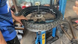 Alat Buka pasang ban motor dan mobil manual tre changer