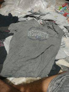 เสื้อยืด เสื้อมือสอง เลือกไซร์ได้ แต่สุ่มสีสุ่มลายส่งให้ คัดสภาพเสื้อให้ทุกตัว