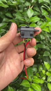 Chấu sạc chuyên dùng cho các loại bình phun thuốc trừ sâu bằng điện xe đạp điện