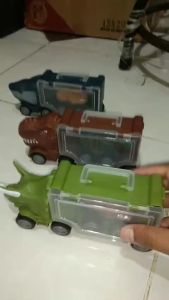 Mainan Anak Carrier Truck Y4836 Truk Kontainer Dino Pengangkut Hewan Set Murah Terbaru | Mainan truck Hunter Animal Dinosaurus Toy Pack Bahan Plastik Tebal Tanpa Baterai | Mainan Anak Edukasi Koleksi Pengangkut Hewan Set Pohon