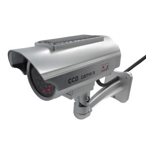 กล้องวงจรปิดปลอมพลังงานแสงอาทิตย์สำหรับภายนอกอาคาร กล้องวงจรปิดจำลองที่สมจริงพร้อมไฟ LED สีแดงกระพริบ ตัวยึดแบบปรับได้และสัญญาณเตือน