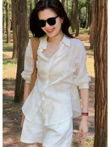 YUEZHONGWEI | เสื้อเชิ้ตแขนยาวผ้าลินินไหมสีขาวสไตล์ฝรั่งเศสสำหรับผู้หญิงในฤดูร้อน เสื้อคาร์ดิแกนบาง เสื้อเชิ้ตแขนยาวแบบบาง เสื้อเชิ้ตคอโปโล