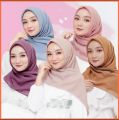 jilbab segi empat kerudung segi 4 bella square terbaru warna coklat pramuka. 