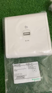 Bộ ổ sạc Pieno E8231USB USB 2.1A Schneider màu trắng