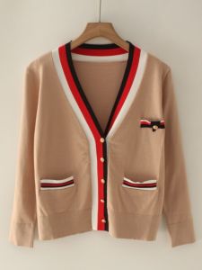 เสื้อสเวตเตอร์ถักคอวีแขนยาวผสมขนสัตว์สีบล็อกสีด้วยโลหะสำหรับผู้หญิง เสื้อคาร์ดิแกนถักแบบอเนกประสงค์ ทรงปกติ ฤดูใบไม้ผลิ 2024