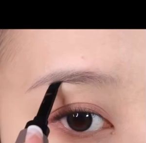 เจลเขียนคิ้ว กันน้ำ แบบติดทนนาน พร้อมแปรง ขนาด 6 กรัม. B958