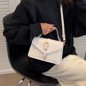 กระเป๋าถือหนังสีดําขอบใหม่สแควร์กระเป๋าสะพายไหล่แฟชั่นกระเป๋าข้ามร่างกาย กระเป๋าสะพายผู้หญิง