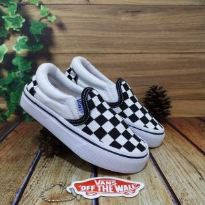 Sepatu Anak Laki-Laki & Perempuan: Sepatu Vans, Slip-On Putih, & Sekolah