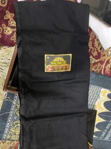Kain pelikat warna hitam dan putih Wadimor