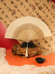 พัดใบจีนโบราณ ฤดูร้อน พัดใบจีนโบราณพับได้ พัดเต้นรำ ทรงใหม่ สำหรับผู้หญิง พัดใบเล็ก วัสดุผ้าไหม ปี 2024 ฤดูร้อน