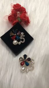 Cài áo - Trâm hoa đính đá màu.