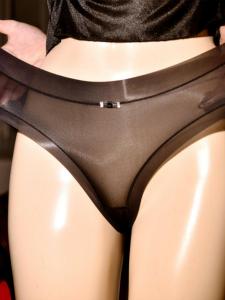 Ultra-Thin Ice Silk Seamless Triangle Panties Breathable Smooth Natural Feel Mid-Waist Water Light Effect Underwear for Women