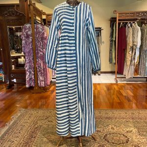 Happy Dress by Dian Pelangi LIMITED EDITION Busana Muslim Baju Maxi Gamis Kaftan Abaya Gaun Outfit Casual Busui Formal Pesta Pernikahan Kondangan Wanita Hijaber Cantik Anggun Modis Modern Elegan Mewah Model Korea Terbaru Motif Garis Hand Made Kekinian