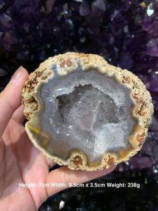 很特别的一颗🌍 天然乌拉圭砂壳皮玛瑙｜原矿风貌 | 晶体闪亮白水晶 Rare Natural sand-coated agate nodule from Uruguay