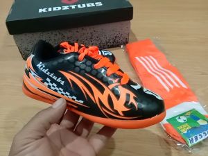 KIDZTUBS Sepatu Futsal Anak Laki Laki Perempuan Usia 6-10 Tahun PAUD TK SD SMP Nomer 28 29 30 31 32 33 34 35 36 37 1501110424