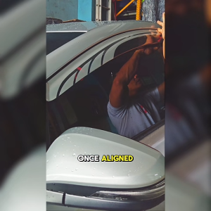 DEFLECTOR Door Visors/Rain Guard Two-Tone Finish for Toyota Hiace 20192PCS DV-194-2T