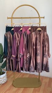 Setelan One Set Wanita Jumbo Kekinian Silk Motif Kondangan Arzema