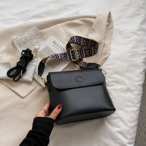 Fashionable Retro Bucket Bag for Women Spring 2024 Single Shoulder Crossbody with Zipper Closure and Interior Pockets