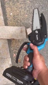 【รับประกันของแท้】Makita 🔥รุ่นใหม่ปี 2024 แถมโซ่เลื่อยไฟฟ้า เลื่อยไฟฟ้าไร้สาย 4/6 นิ้ว แบตเตอรี่ 2 เลื่อยไฟฟ้าแบต เลื่อยตัดไม้ เลื่อยยนต์ เลื่อยโซ่ไฟฟ้า เลื่อยไฟฟ้า เลื่อยวิทยุ Chainsaw logging saw