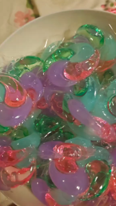 [Bundle of 10+1] DuoDuo - 10 Refill Packs + 1 Box of 4 in 1 Laundry Capsules / 420pods Armanni Scent/PInkBlack and Yellow box