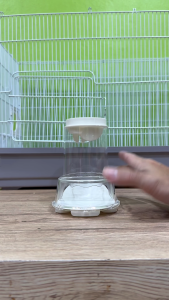 ที่ใส่อาหารธัญพืชอัตโนมัติ สำหรับหนู แฮมสเตอร์ นกแก้ว | ความจุเยอะ ไหลลงเอง ไม่หกเลอะ ทำความสะอาดง่าย ขนาด 16*11*16.5cm