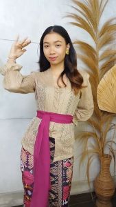 (HANYA KEBAYA) Kebaya Brokat Malika Bet Pecah Korean Lace Kebaya Bali Modern