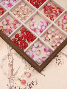 จี้แก้วสีชมพูสับปะรดทำมือ DIY เครื่องประดับหูและข้อมือ จี้คอ เครื่องประดับแฟชั่นใหม่สำหรับฤดูหนาวปี 2024