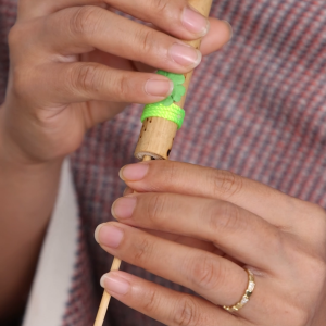 เครื่องดนตรีพื้นบ้าน ของ นกหวีดเสียงนก 2 สี สวยงาม นกหวีดเด็กเล่น ที่สามารถจำลองเสียงนกร้องได้ มีเครื่องดนตรีของเล่น ใช้งานง่าย และพกพาสะดวก