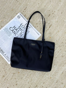 Minimalist Tote Bag Womens Large Capacity Commuter Handbag Single Shoulder Bag Canvas Material Magnetic Buckle Closure Soft