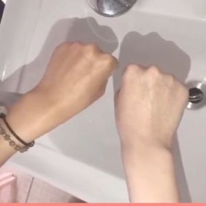 300ML ครีมอาบน้ำ ลึกจริง เครียดความหอมยาว สะอาดแอบกากรอย รวดเร็ว ถูกชนิดจากภูเขาไฟ ถูกชนิดจากสารเคมี คลิปไวท์เทน ส่งผลต่อการแสดงรอย คลิปไวท์เทนเน้นแอบกากรอย ล้างร่างกาย ครีมบำรุงผิว