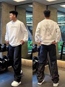 เสื้อยืดแขนยาวสีดำสไตล์อเมริกันสำหรับผู้ชาย ทรงหลวม ผ้าฝ้ายแท้ ทรงพอดีตัว สำหรับใส่ไปทำงานในฤดูใบไม้ร่วงและฤดูหนาว