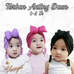 Turban Anak Anting Daun: Gaya Alami & Aksesoris\\n\\n Pengertian Turban Anak Anting Daun\\n\\n Apa itu Turban Anak?\\n\\nTurban anak adalah penutup kepala yang dibuat khusus untuk anak-anak, yang umumnya memiliki pola dan warna yang ceria serta nyaman dipakai. Turban anak anting daun adalah variasi turban anak yang dilengkapi dengan aksesoris berbahan daun, seperti anting daun, yang memberikan sentuhan alami dan menarik.\\n\\n Fungsi Turban Anak\\n\\nTurban anak memiliki beberapa fungsi, antara lain:\\n\\n- Melindungi rambut anak dari cuaca panas atau dingin.\\n- Menyembunyikan rambut yang mungkin belum tumbuh rapi atau berantakan.\\n- Memberikan sentuhan fashion dan gaya pada penampilan anak.\\n- Menambah kepercayaan diri anak.\\n\\n Cara Menggunakan Turban Anak Anting Daun\\n\\n Cara Pakai Turban Anak untuk Acara\\n\\nUntuk acara, Anda dapat memilih turban anak dengan pola dan warna yang sesuai dengan tema acara. Jangan lupa untuk memadukan turban anak anting daun dengan pakaian anak yang sesuai. Pastikan turban anak nyaman dipakai dan tidak mengganggu aktivitas anak selama acara.\\n\\n Cara Pakai Turban Anak untuk Foto\\n\\nTurban anak anting daun sangat cocok digunakan untuk foto anak. Anda dapat memilih turban anak dengan pola dan warna yang ceria dan menarik. Pastikan turban anak dipasang dengan rapi dan tidak terlalu longgar atau terlalu ketat. Jangan lupa untuk memadukan turban anak dengan pakaian anak yang sesuai.\\n\\n Aksesoris Anak Berbahan Daun\\n\\n Jenis Aksesoris Anak Berbahan Daun\\n\\nBeberapa jenis aksesoris anak berbahan daun yang bisa dipilih, antara lain:\\n\\n- Anting daun\\n- Kalung daun\\n- Gelang daun\\n\\n Cara Memadukan Aksesoris Anak Berbahan Daun dengan Turban Anak Anting Daun\\n\\nUntuk memadukan aksesoris anak berbahan daun dengan turban anak anting daun, Anda bisa memilih aksesoris dengan warna dan pola yang sesuai dengan turban anak. Jangan lupa untuk memperhatikan proporsi dan keselarasan antara turban anak dan aksesoris anak berbahan daun.\\n\\n Rekomendasi Turban Anak Anting Daun\\n\\n Rekomendasi Turban Anak Gaya Alami\\n\\nBeberapa rekomendasi turban anak gaya alami yang bisa dipilih, antara lain:\\n\\n- Turban anak dengan pola bunga-bunga\\n- Turban anak dengan warna-warna pastel\\n- Turban anak dengan motif batik\\n\\n Rekomendasi Turban Anak untuk Acara\\n\\nBeberapa rekomendasi turban anak untuk acara yang bisa dipilih, antara lain:\\n\\n- Turban anak dengan pola dan warna yang sesuai dengan tema acara\\n- Turban anak dengan aksesoris tambahan seperti anting daun atau kalung daun\\n- Turban anak dengan warna-warna cerah dan menarik\\n\\n Rekomendasi Turban Anak untuk Foto\\n\\nBeberapa rekomendasi turban anak untuk foto yang bisa dipilih, antara lain:\\n\\n- Turban anak dengan pola dan warna yang menarik\\n- Turban anak dengan aksesoris tambahan seperti anting daun atau kalung daun\\n- Turban anak dengan warna-warna cerah dan kontras\\n\\nSemoga artikel ini membantu Anda dalam memilih dan menggunakan turban anak anting daun untuk anak-anak Anda. Selamat mencoba!\n}