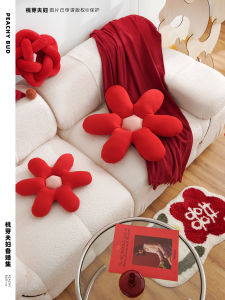 หมอนอิงทรงไม่สมมาตรสีแดงสำหรับแต่งงาน หมอนอิงลายดอกเดซี่ขนาดเล็ก หมอนอิงตกแต่งห้องนอนแบบ INS สำหรับคู่รัก