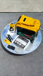 กล่องแบตเตอรี่สว่านไร้สาย เคสแบตเตอรี่ DeWalt DCB205/20V/5Ah DeWalt DCB20020V/8Ah แบตเตอรี่ลิเธี่ยม Li-ion 5S ใช้กับแบตเตอรี่รุ่น 18650และ รุ่น 21700 รุ่นใส่แบตได้10 ก้อน พร้อมส่งทันที
