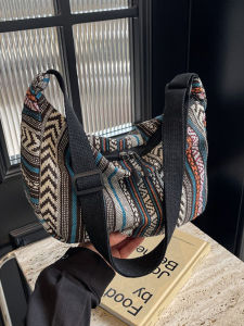 Large Capacity Dumpling Shaped Womens Crossbody Bag Versatile Single Shoulder Bag Korean Style Summer 2025 Casual Geometry Pattern