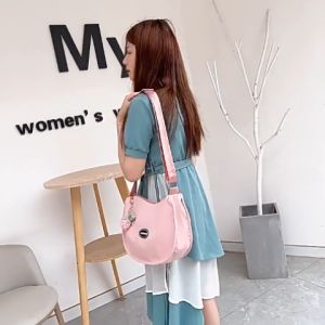 LHFriday กำลังมาแรง กระเป๋าแฟชั่นใหม่ สายปรับระดับได้ รูปทรงกะทัดรัดพอดี สะพายกับชุดไหนก็สวย มี 3สีสุดปัง ชั่นเกาหลีสุดๆ ราคาดี คุ้มค่าคุ้มราคา ของมันต้องซื้อ