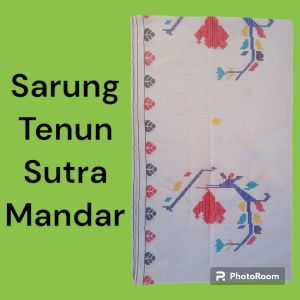 Lipa Saqbe Sarung  Tenun Sutra Cantik Warisan Mandar putih Sulawesi Barat