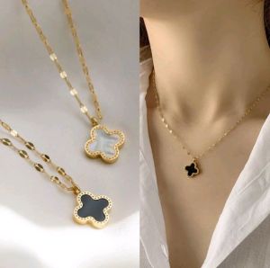 Kalung Titanium Wanita Liontin Clover Bunga hitam putih Antikarat