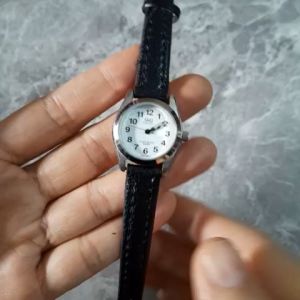 Đồng hồ nữ Q&Q cá tính second hand si nhật- đã qua sử dụng