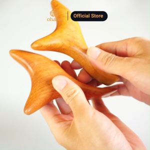 Dụng Cụ Bấm Huyệt 3 Cạnh Hình Chim Én. Chất liệu gỗ hương tự nhiên không phản ứng da người | Ohandi Shop