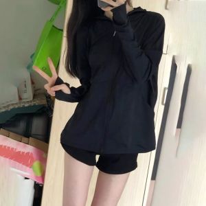 เสื้อคลุมกันแดดผ้าไหมน้ำแข็งสีดำ ทรงบาง กันแดด สำหรับผู้หญิง ฤดูร้อน 2024 แขนยาว ปกติ ปกติ ปกติ ปกติ ปกติ