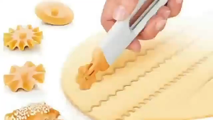【READY STOCK】Dough Circle Wheel Baking/Dumplings Biscuit Roller/Baking Roller Edge-Cutting Cutter/Cutter Pastry Crust