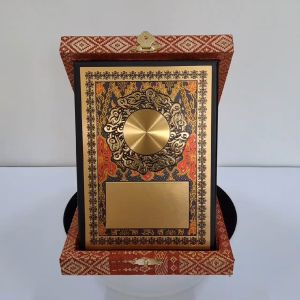 Velvet Box (Songket) W/Plaque LG2400 (HADIAH SUKAN DAN HADIAH ANUGERAH CEMERLANG) TROPHY Plak cenderahati Songket Box Velvetbox - Lazada