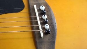 RIXTON 6 String Plastic Acoustic Guitar Bridge Nut/Saddle + Slotted Bridge Pin with Dots ABS Plastic Guitar Parts(Guitar Bridge Pin)
