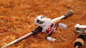 DEUKIO Baitcasting Reel DC Electronic Brake 8.5:17-Series Aluminum Alloy Body IP67 6+1BB Saltwater Fishing Reel Pink