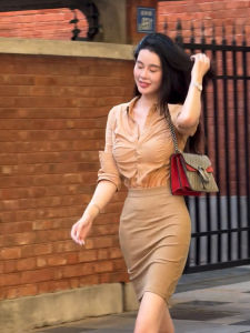 เสื้อเชิ้ตแขนยาวผู้หญิงสไตล์ฝรั่งเศสสำหรับการเดินทางไปทำงานแบบลำลองที่สวมใส่สบายและเข้ารูปในฤดูใบไม้ผลิและฤดูใบไม้ร่วง